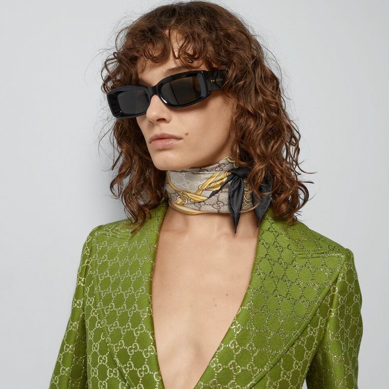 Gucci silk scarf 90X90cm E16 (3)